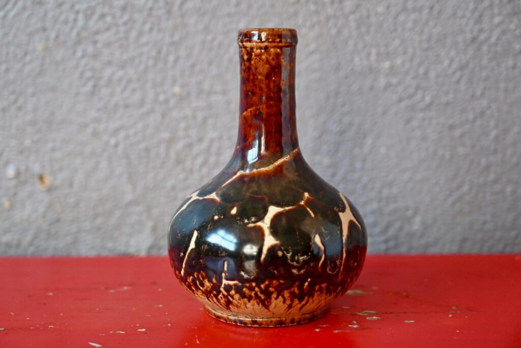 Vase en grès marbré Sophie, vase bouteille, vase céramique, céramique en grès, vase brun, vase artisanal vintage, vase déco artisanal, vase émail, bouteille en grès, vase midcentury, vase france style, Vase Vintage, vase vintage signé, céramique 50, céramique 50 france, céramique biomorphe, céramique craquelée