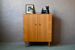 Meuble à chaussures vintage années 60 bois clair et métal chromé, armoire design années 60, armoire vintage, armoire en bois, armoire ancienne vintage, armoire peu profonde vintage, armoire étroite en bois, DIY meuble à chaussure, meuble à chaussure, meuble à chaussures sixties, meuble à chaussure vintage, meuble à chaussures, meuble à chaussures vintage, meuble à tiroirs vintage, meuble d'entrée années 70, meuble d'entrée, meuble d'entrée en bois, meuble d'entrée rétro, meuble d'entrée vintage