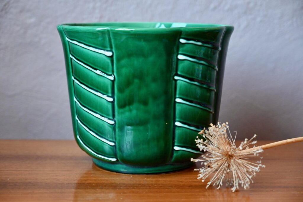 Cache-pot Longchamp vert, cache pot art déco, cache pot céramique, cache pot en céramique, céramique art déco, déco céramique art déco, jardinière art déco, cache pot ancien, Art Déco, manufacture de longchamps, cache pot Art Nouveau, cache pot en barbotine, déco bohème années 60, déco bohème, déco bohème rétro