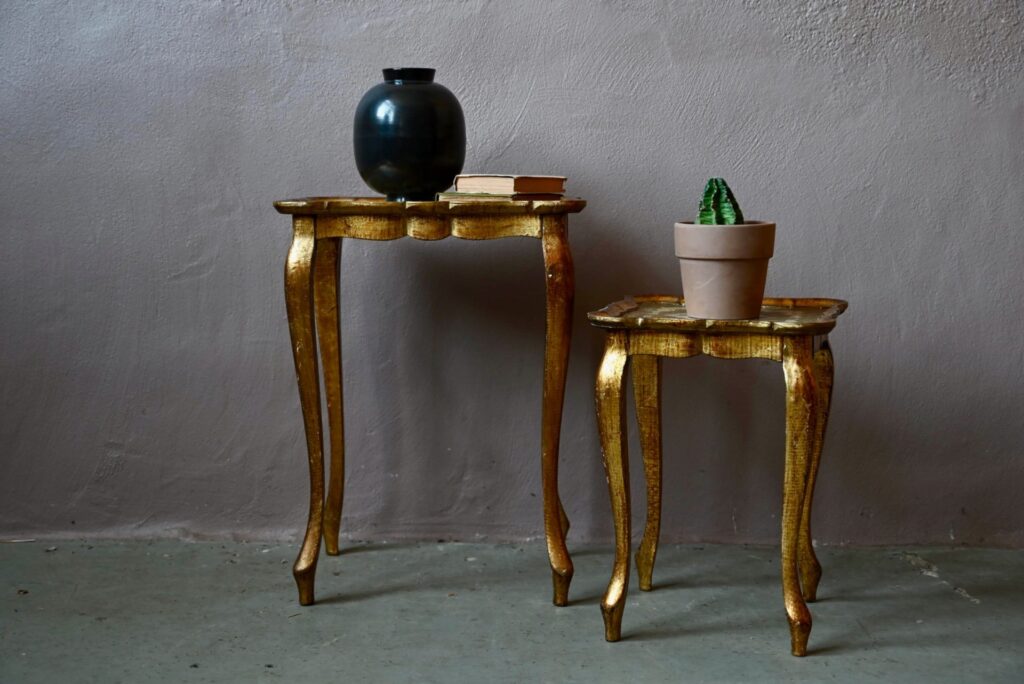 Paire de tables gigognes florentines, tables gigognes, tables basses gigognes vintage, petite table d'appoint vintage, petite table basse bois, petite table basse vintage, grande table en bois, petite table en bois, hollywood rengency, table d'appoint, table d'appoint vintage, table gigognes regency, table gigogne, design italien années 60