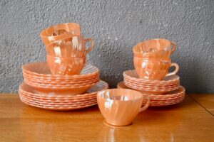 Service à café Termocrisa Peach Luxe Mexico - Années 50, vaisselle vintage, vaisselle ancienne, vaisselle, vaisselle rétro, vaisselle bohème vintage, vaisselle des années 60, vaiselle verre opalin, vase verre orange, verre opalin, service à café bohème, service à café années 40, Service à café midcentury, service à café vintage, vaisselle bohème, vaisselle campagne chic