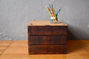 Casier à tiroirs indus Hagewe- Années 60, meuble à tiroirs vintage, meuble de bureau vintage, meuble bois et métal, meuble en bois vintage, meuble à tiroirs rangement, petit meuble vintage en bois, meuble de rangement vintage, caisson de rangement, caisson de bureau, caissons à tiroirs rétro, meuble à caisson, chevet minimaliste à caisson, accessoire indus, ambiance indus, boîtes de rangement indus anciennes