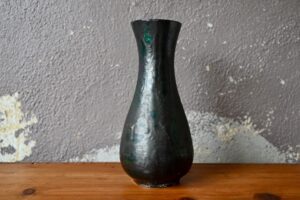 Vase en grès glaçure noire-vert - Années 50, grand vase de sol vintage, vase céramique vintage, vase en grès, vase balustre, vase noir vintage, vase émail, vase wabi sabi, grand vase vintage, céramique midcentury, vase céramique noir, céramique noire, céramique france, vase midcentury noir, vase midcentury, vase moderniste, vase noir, vase vintage noir, vase vintage signé