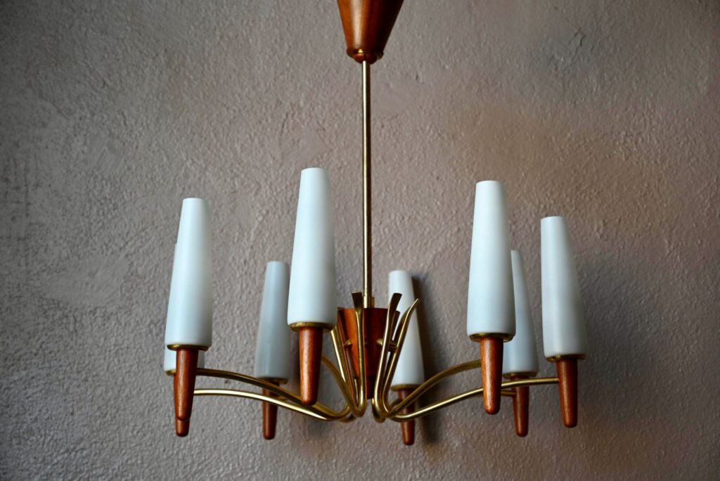 Grand lustre scandinave en teck - Années 60, lustre scandinave, lustre laiton vintage, lustre design, lustre doré, grand lustre vintage, design des années 50, design des années 60, lustre vintage, grande suspension scandinave, grande suspension vintage, suspension design scandinave, suspension danois, suspension en laiton, suspension en verre scandinave, suspension midcentury, suspension scandinave, plafonnier design vintage, plafonnier chrom e et verre, plafonnier scandinave, plafonnier vintage, luminaire design, luminaire en teck, luminaire midcentury, luminaire scandinave