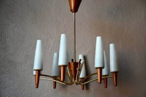 Grand lustre scandinave en teck - Années 60, lustre scandinave, lustre laiton vintage, lustre design, lustre doré, grand lustre vintage, design des années 50, design des années 60, lustre vintage, grande suspension scandinave, grande suspension vintage, suspension design scandinave, suspension danois, suspension en laiton, suspension en verre scandinave, suspension midcentury, suspension scandinave, plafonnier design vintage, plafonnier chrom e et verre, plafonnier scandinave, plafonnier vintage, luminaire design, luminaire en teck, luminaire midcentury, luminaire scandinave