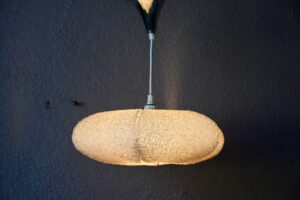 Suspension en perspex granulé - Années 60, lampe de plafond en verre, lampe de plafond vintage, luminaire vintage en verre, suspension vintage années 70, luminaire vintage années 70, années 1960, boules verre vintage, lampe verre et métal, lampe space age, suspension design scandinave, plafonnier space age, plafonnier seventies en verre, déco vintage années 60, déco vintage