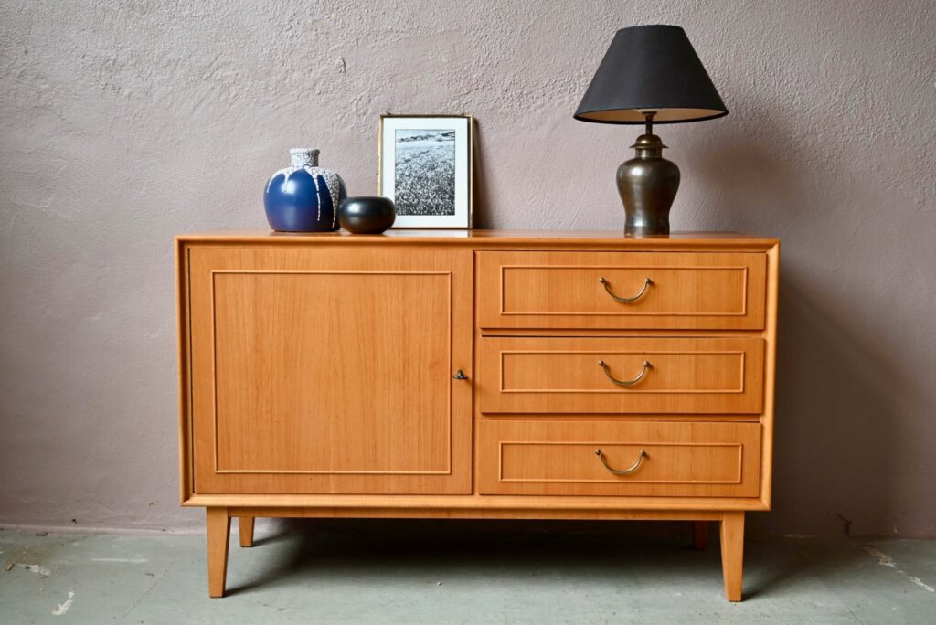 Enfilade Mirko - Années 60, buffet scandinave, buffet vintage, buffet années 50 en bois, buffet en bois vintage, petit buffet TV vintage, meuble en bois des années 60, meuble vintage années 60 enfilade, petit meuble design années 60, petit meuble en bois années 50, petit meuble vintage en bois, buffet midcentury, buffet bas, buffet design, meuble des années 30 en bois, sideboard midcentury, sideboard, sideboard vintage, sideboard vintage sixties, meuble d'entrée, meuble d'entrée années 70, meuble d'entrée en bois, meuble d'entrée en chêne, meuble d'entrée rétro, meuble d'entrée vintage, petit meuble d'entrée rétro