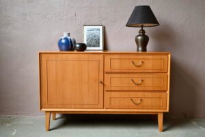 Enfilade Mirko - Années 60, buffet scandinave, buffet vintage, buffet années 50 en bois, buffet en bois vintage, petit buffet TV vintage, meuble en bois des années 60, meuble vintage années 60 enfilade, petit meuble design années 60, petit meuble en bois années 50, petit meuble vintage en bois, buffet midcentury, buffet bas, buffet design, meuble des années 30 en bois, sideboard midcentury, sideboard, sideboard vintage, sideboard vintage sixties, meuble d'entrée, meuble d'entrée années 70, meuble d'entrée en bois, meuble d'entrée en chêne, meuble d'entrée rétro, meuble d'entrée vintage, petit meuble d'entrée rétro