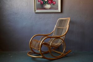 Rocking-chair Émile - Années 70, rocking chair en rotin, rocking chair vintage, fauteuil rotin années 70, fauteuil rotin vintage, fauteuil vintage années 70, fauteuil vintage en osier, fauteuil vintage en bambou, assise en rotin vintage, Rocking Chair, fauteuil rotin, fauteuil rotin ancien, fauteuil rotin bohème, déco bohème, déco bohème années 60, déco bohème rétro