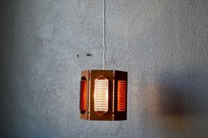 Suspension suédoise en teck et verre Wiktor Berndt - Années 1960, suspension design scandinave, suspension vintage années 70, lampe scandinave en teck, lampe verre et bois, luminaire style scandinave, luminaire vintage années 70, luminaire vintage en verre, design des années 60, suspension scandinave, luminaire scandinave, plafonnier ancien années 70, plafonnier design vintage, plafonnier scandinave, plafonnier vintage en verre texturé, design scandinave en teck, lampe en teck, luminaire en teck, accessoire design scandinave, design suedois, design suédois bohème