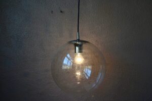 Suspension globe Raak Amsterdam - Années 70, globe en verre soufflé, lampe design space age, lampe space age, luminaire space age, style space age, boules en verre soufflé, design des années 60, globe en verre vintage, suspension boule, suspension verre, grande suspension scandinave, grande suspension, grande suspension vintage, suspension design scandinave, suspension en verre, suspension en verre scandinave, luminaire vintage années 70