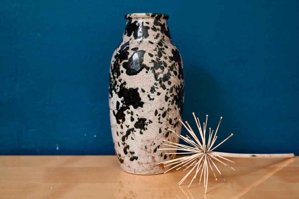 Grand vase Art Déco Lucien Brisdoux - Années 30, grand vase art déco, vase art déco céramique, céramique art déco, grand vase de sol, grand vase en grès, style art déco, vase art déco, vase art déco collection, déco art déco, vase déco artisanal, lucien Brisdoux, céramique art nouveau, déco céramique art déco, grand vase français, Art Déco, art décoratif, décoration art déco