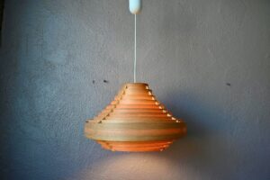 Suspension scandinave Hans-Agne Jakobsson- Années 60, luminaire style scandinave, luminaire scandinave, luminaire vintage, luminaire midcentury, luminaire en teck, suspension vintage années 70, luminaire design, bois et métal, luminaire seventies, grande suspension scandinave, grande suspension vintage, suspension design scandinave, luminaire vintage années 70